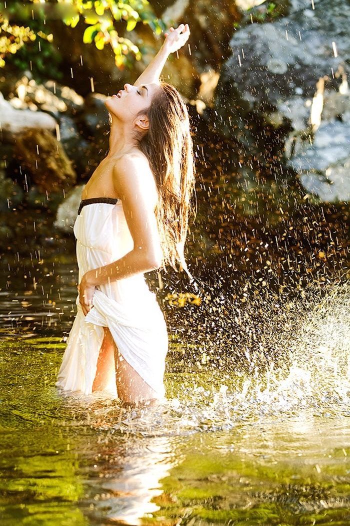 Marie Avgeropoulos in Sofia