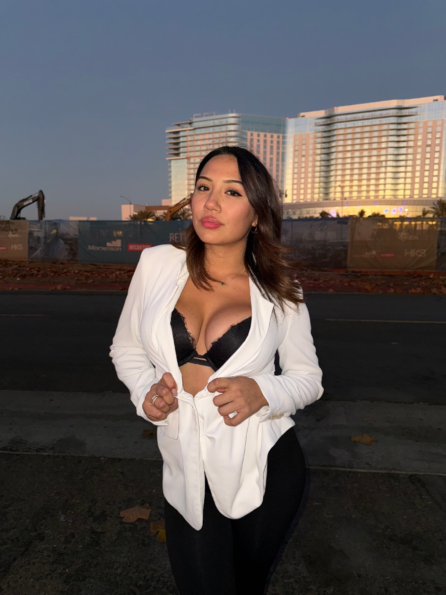 Take a pause and enjoy Ali Cruz — streaming from Sofia