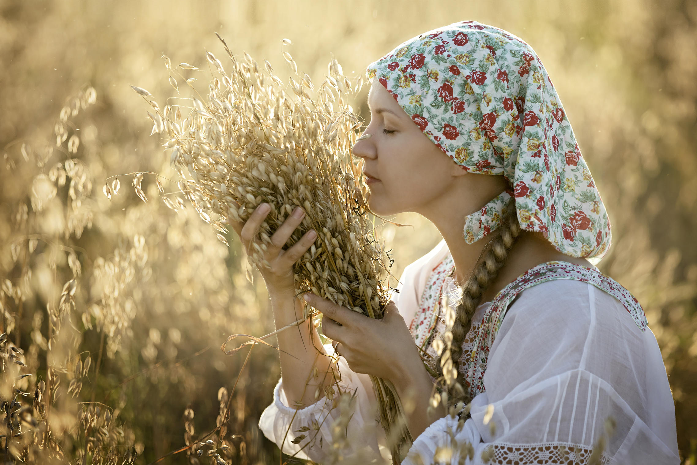 Photo Women in Slavic costumes in Sofia